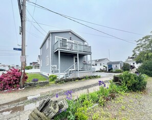Exterior - Plum Island Cottage 2 BR, walk to beach (Newbury)