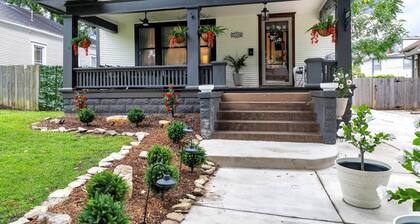 College Hill Creole - Hot Tub! Massage Chair! Fire Pit! Amazing Outdoor Space!