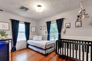 4 bedrooms, desk, iron/ironing board, travel cot