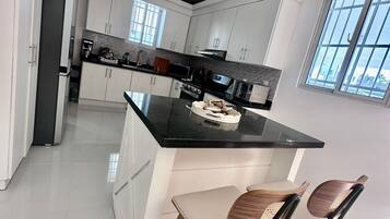 Microondas, horno y parrilla de estufa