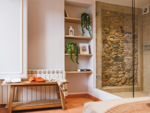 2 chambres, fer et planche à repasser, accès Internet, draps fournis