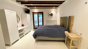 Departamento, patio, vista a la laguna | Tabla de planchar con plancha y wifi gratis 