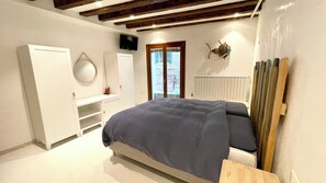 Apartment, Terrasse, Blick auf die Lagune | Bügeleisen/Bügelbrett, kostenloses WLAN