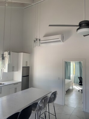 1 habitación, escritorio, wifi y ropa de cama 