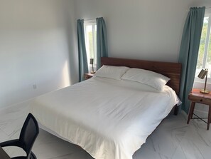 1 slaapkamer, een bureau, wifi, beddengoed