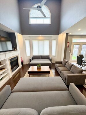 Télévision, cheminée