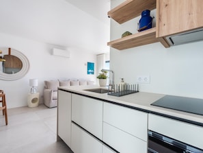 Coffee/tea maker, fridge, oven, dishwasher