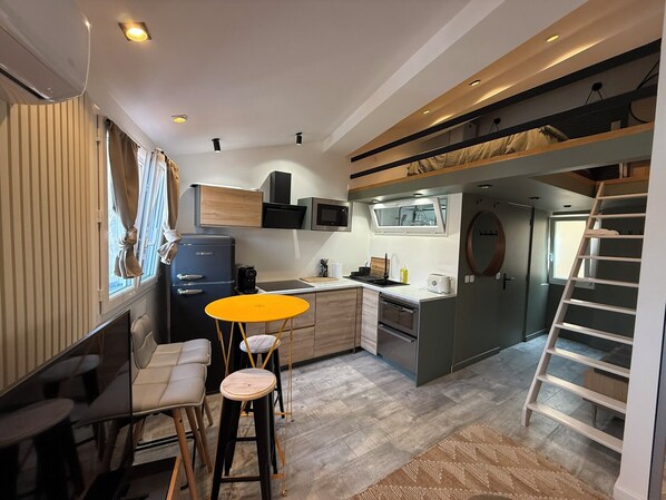 Kühlschrank, Mikrowelle, Ofen, Geschirrspüler