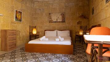 1 bedroom, desk, iron/ironing board, WiFi