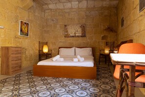 1 bedroom, desk, iron/ironing board, WiFi