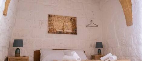 1 habitación, tabla de planchar con plancha, wifi y ropa de cama