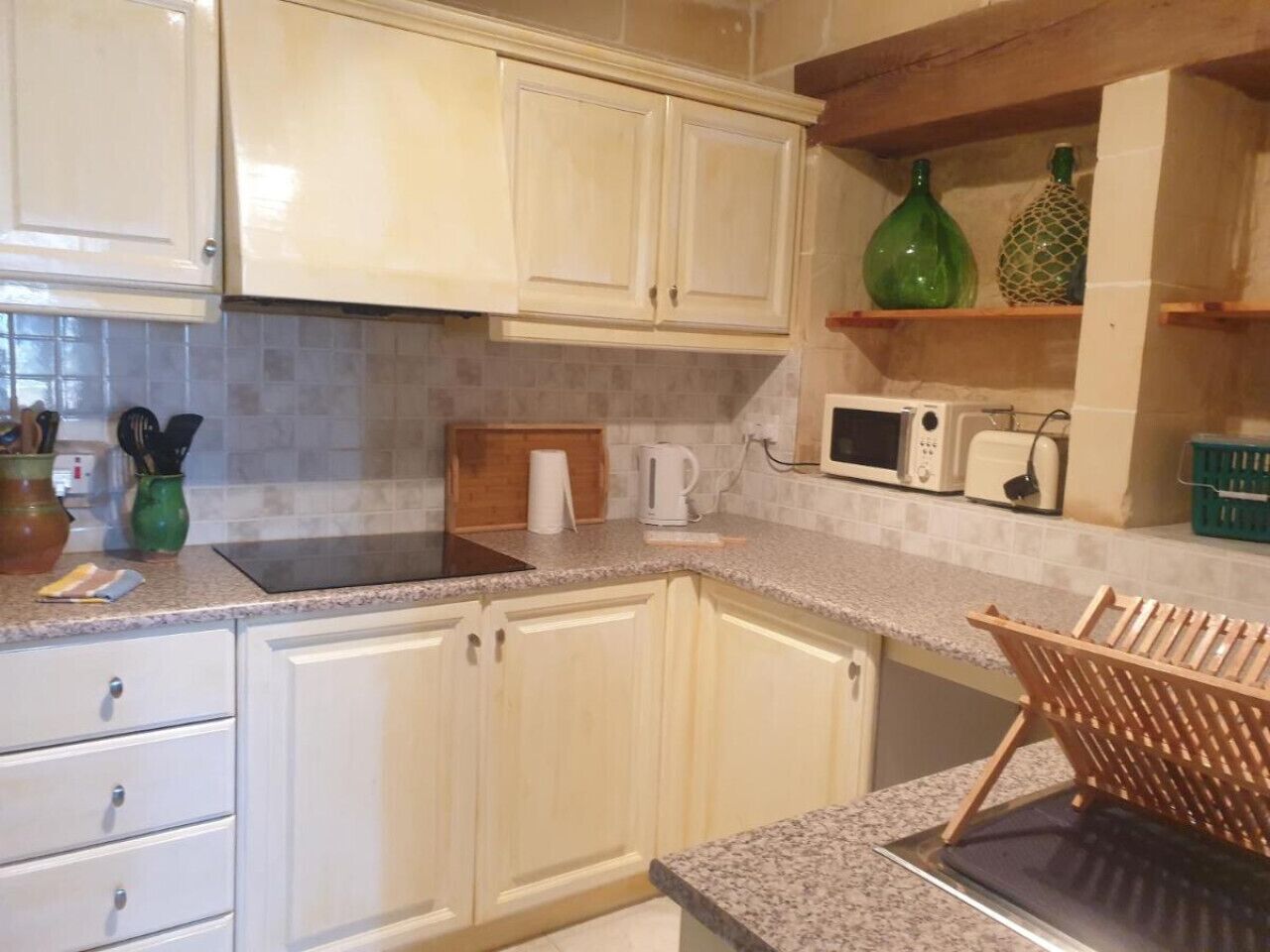 Køleskab, ovn, kogeplade, opvaskemaskine