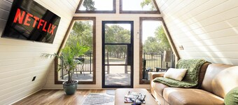 Intimate A Frame*Hot Tub*Near Hiking & Stockyards