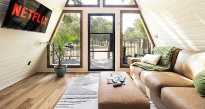 Intimate A Frame*Hot Tub*Near Hiking & Stockyards