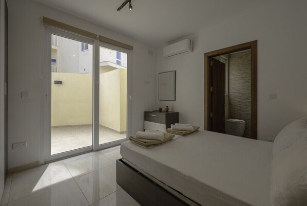 3 bedrooms, desk, free WiFi, bed sheets