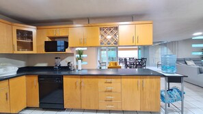 Mikrowelle, Ofen, Geschirrspüler