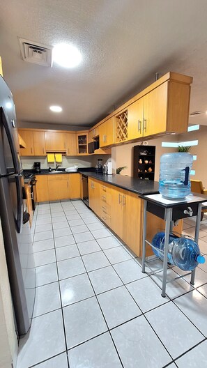 Mikrowelle, Ofen, Geschirrspüler