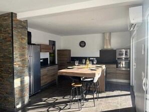 Dining - Riboleys - Maison de 100m2 avec jardin (Vias)