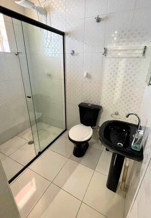 Haartrockner, Handtücher, Toilettenpapier