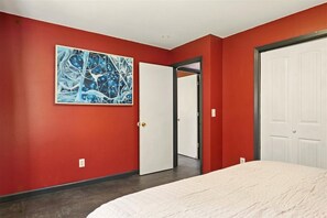 3 chambres, fer et planche à repasser, Wi-Fi, draps fournis