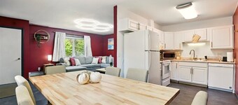 Frost & Found - Classic Stay 3-bedroom 1-bath townhouse near Hospitals and UAA.