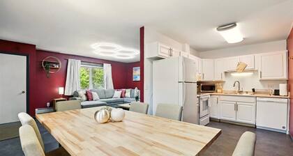 Frost & Found - Classic Stay 3-bedroom 1-bath townhouse near Hospitals and UAA.
