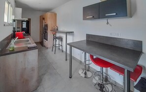 Refrigerador, horno, parrilla de estufa y lavavajillas 