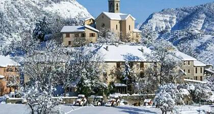 Awesome home in Bellaffaire with WiFi