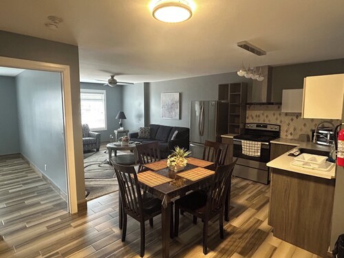 Elias Plaza (Apt 2)
Stylish Apartment in the Heart of Downtown