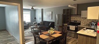 Elias Plaza (Apt 2)
Stylish Apartment in the Heart of Downtown