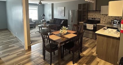 Elias Plaza (Apt 2)
Stylish Apartment in the Heart of Downtown