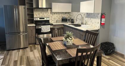 Elias Plaza (Apt 2)
Stylish Apartment in the Heart of Downtown