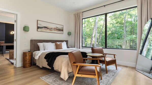 4 dormitorios, tabla de planchar con plancha, cuna de viaje