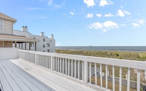 Terrace/patio - Oceanfront Cozy Beach Duplex (Norfolk)
