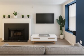 Télévision, cheminée
