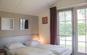 3 bedrooms, free WiFi - 3 bedroom nice home in Hoge Hexel (Hoge Hexel)