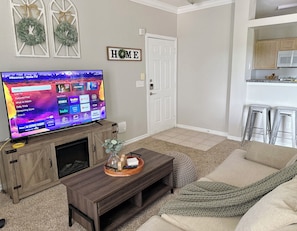 Smart TV, fireplace