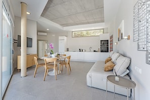Smart TV - Villa with private pool (Barrio Los Menores)