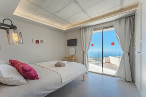 2 slaapkamers, een kluis op de kamer, een strijkplank/strijkijzer