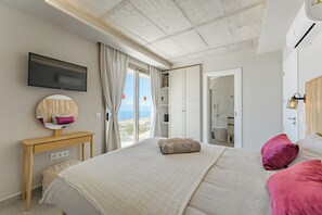 2 bedrooms, in-room safe, iron/ironing board, travel cot - Villa with private pool (Barrio Los Menores)