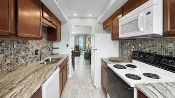 Townhome, Multiple Beds (SouthBay by the Gulf #29) | Private kitchen