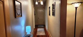 Charming 2-bedroom apartment with equipped kitchen and AC, in Cumberland, MD.