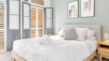 2 bedrooms, desk, iron/ironing board, WiFi