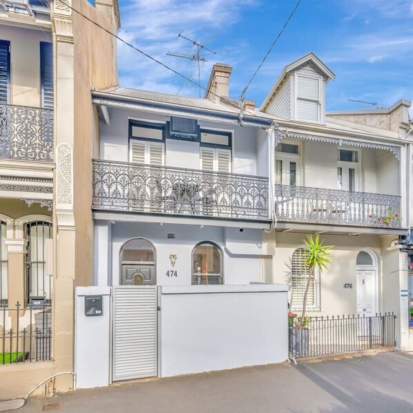 Exterior - Urban Charm in Surry Hills|2BR, Courtyard, Balcony (Surry Hills)