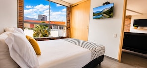 1 bedroom, in-room safe, desk, iron/ironing board - Cold AC fast Wi-Fi great location  (Medellín)
