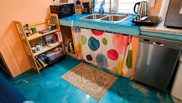 Fridge, microwave, dishwasher, coffee/tea maker