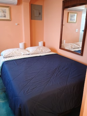 1 dormitorio, tabla de planchar con plancha, cuna de viaje y wifi gratis