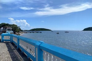 Property grounds - BioBay Inn Apt C - Cute Tiny Apt. w/wifi & AC Near Malecon, Tour pickups,Sun Bay (Vieques)