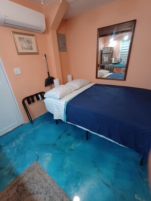 1 bedroom, iron/ironing board, travel cot, free WiFi - BioBay Inn Apt C - Cute Tiny Studio w/wifi & AC Near Malecon, Sun Bay (Vieques)