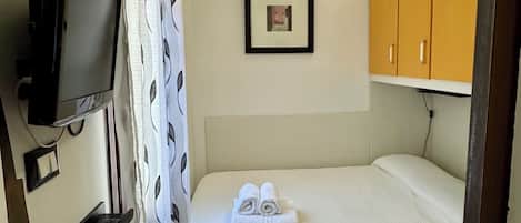 Coffres-forts dans les chambres, fer et planche à repasser